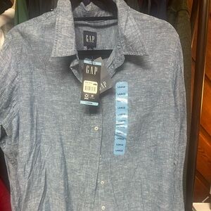 GAP NWT woman’s button down chambray blue long sleeve shirt